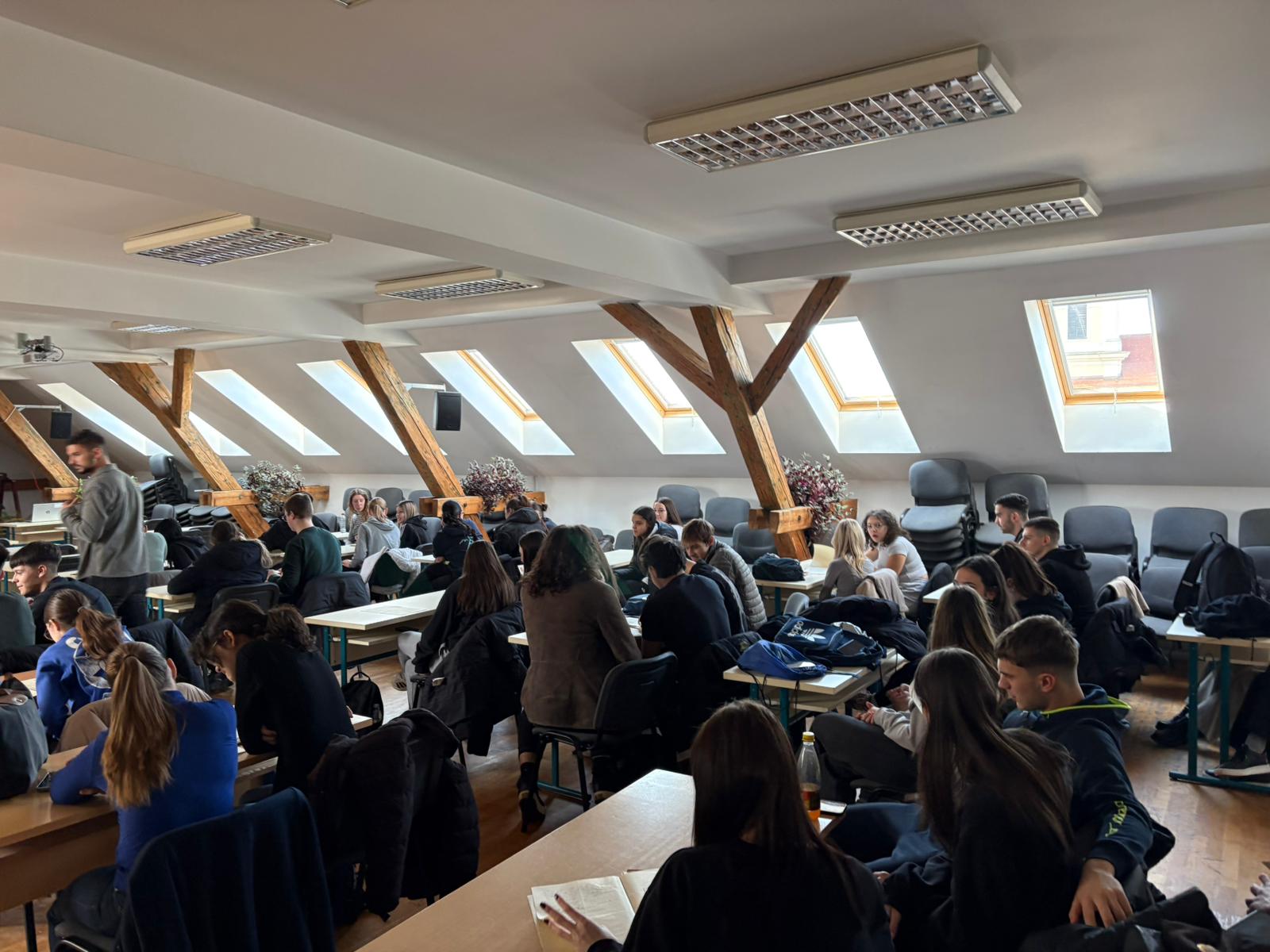 Radionica „Vinkovci kroz stare razglednice“ u Gimnaziji Matije Antuna Reljkovića Vinkovci